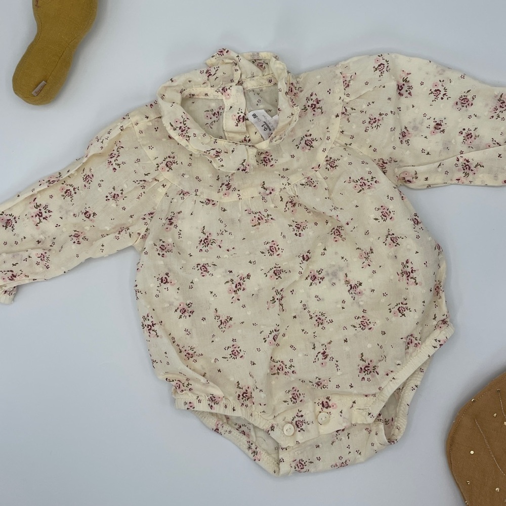 Zara baby super cute floral bodysuit. 0-1month.